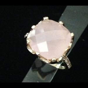 Pink stone gold tone 💍 ring